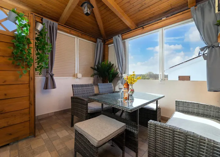 Eva Vintage Malinska